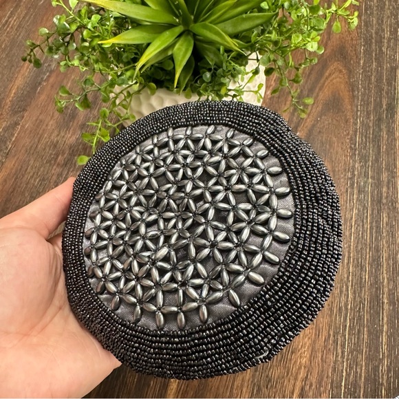 Beaded round silver gray small purse pouch makeup travel bag - Picture 9 of 9